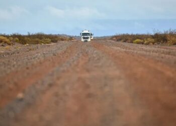 Vaca Muerta: Neuquén acordó con 13 petroleras un fideicomiso de US$154 millones para financiar obras viales clave
