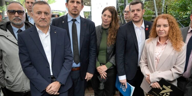 A tres años del 7 de octubre, la embajadora de Israel agradeció el apoyo del Gobierno en un emotivo homenaje en Villa Cr