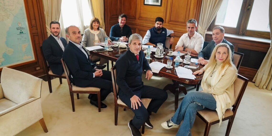 “Contame los votos”: la feroz interna en la mesa de Milei por la reforma electoral que busca voltear las PASO