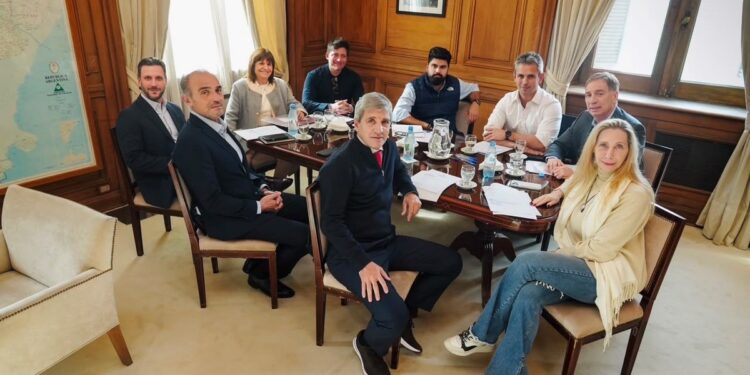 “Contame los votos”: la feroz interna en la mesa de Milei por la reforma electoral que busca voltear las PASO
