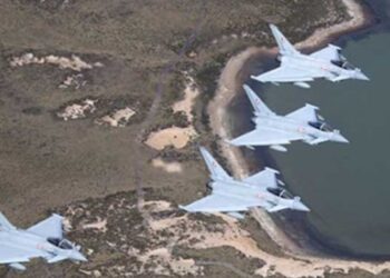 El Gobierno denunció a una contratista militar por vuelos ilegales a Malvinas y pidió la incautación de su avión