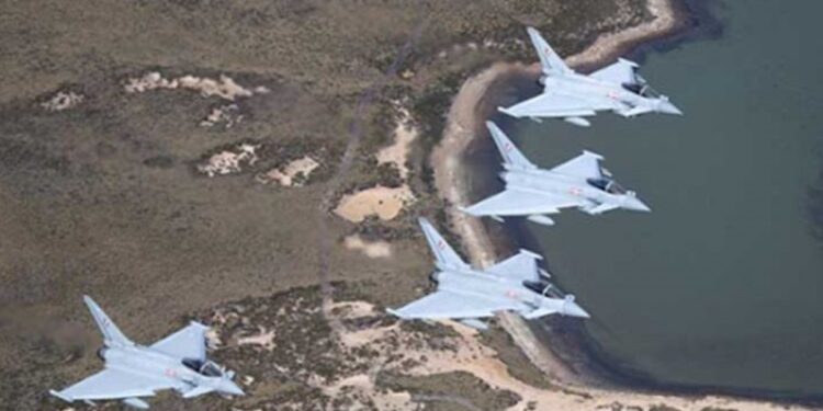 El Gobierno denunció a una contratista militar por vuelos ilegales a Malvinas y pidió la incautación de su avión