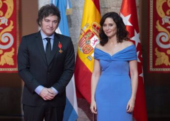 Elecciones en España: Ayuso recibe a Milei en Madrid y la izquierda se rearma en medio de tensiones y fracturas