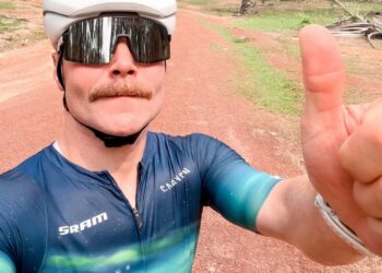 La increíble travesía de Valtteri Bottas: pedalear más de 400 kilómetros para llegar al Gran Premio de Singapur