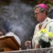 Malestar libertario con García Cuerva por críticas sociales, pero tregua por la visita del papa León XIV
