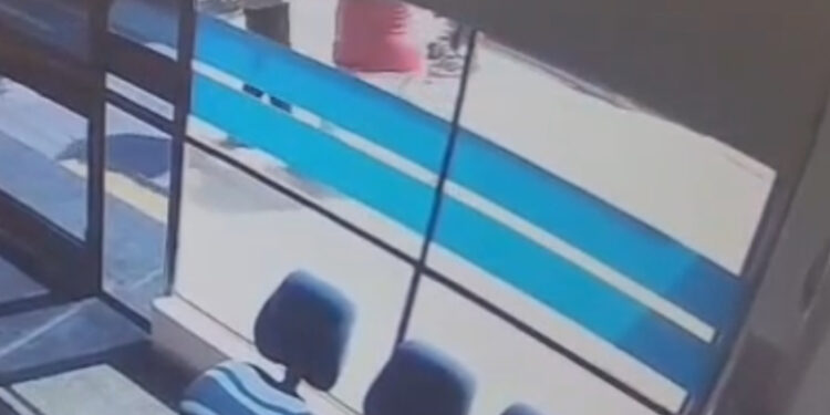 Resistencia: un comerciante de 71 años está en estado crítico tras ser atacado a golpes por reclamar que liberaran su ga